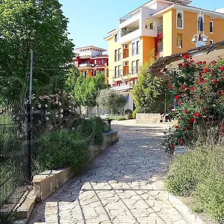 Art Marina Cape-private Host * Равда