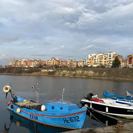 Апартамент Art Marina Cape-private Host Равда