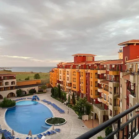 Art Marina Cape-private Host