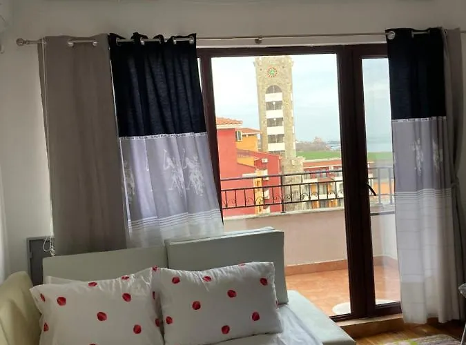 Art Marina Cape-private Host דירה