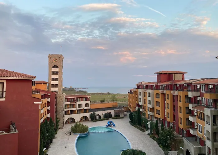 Art Marina Cape-private Host דירה